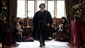 Mark Rylance i voluminöst mansmode som Thomas Cromwell. Foto: BBC. 